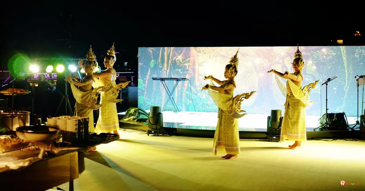 เพลิดเพลินไปกับรำไทย สวยงามมากๆเลยบนเรือสวัสดีเจ้าพระยา